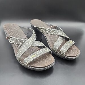 CROCS Cyprus Platform High Heel Sandals Womens Size 10 Brown Leopard Sparkle